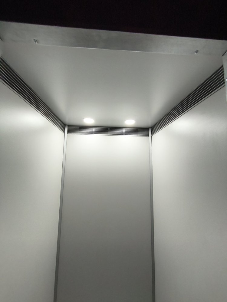 Renovarea cabinelor continuă